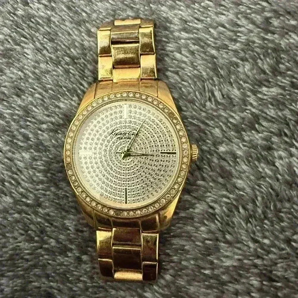 Kenneth Cole
Own The Night Yellow gold toned/Yellow gold toned steel - Picture 1 of 10